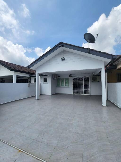 2 Garden Avenue Premium 1000